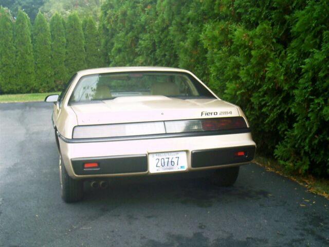 1986 Pontiac Fiero - photo 2