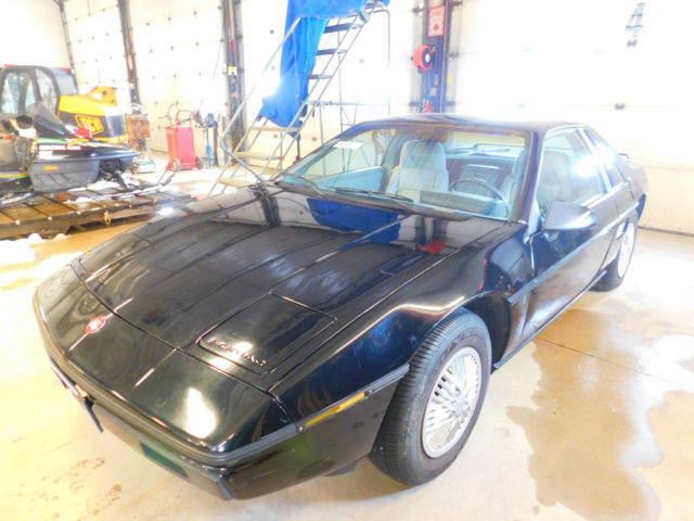 1986 Pontiac Fiero N/A - photo 2