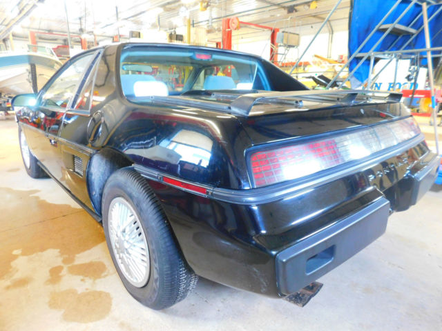 1986 Pontiac Fiero N/A - photo 3