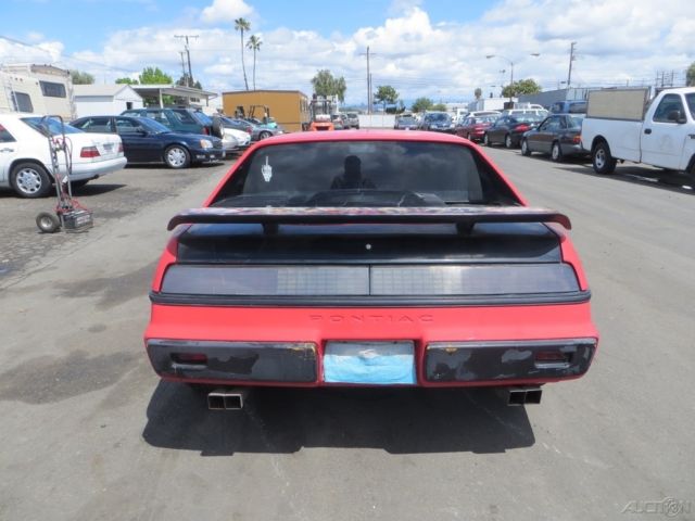 1986 Pontiac Fiero - photo 2