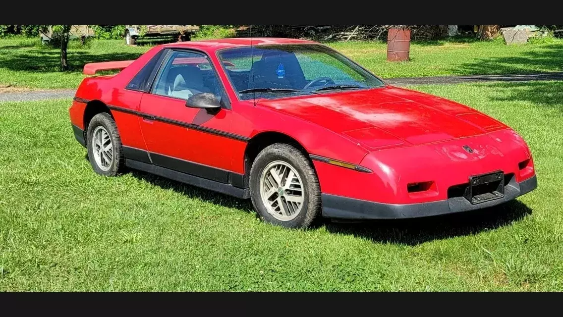 1986 Pontiac Fiero, V-6 1986 Pontiac Fiero Sport Edition Package
