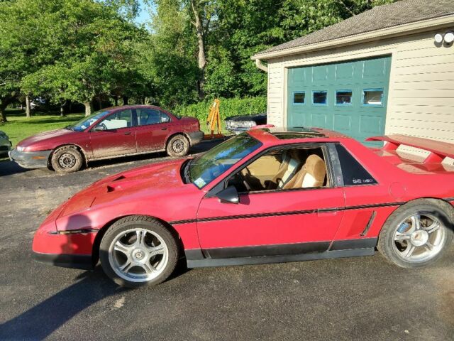 1986 Pontiac Fiero n/a - photo 2