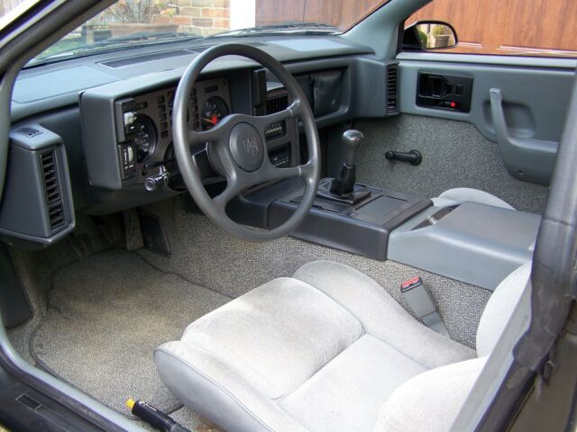 1986 Pontiac Fiero 2M4 - photo 2