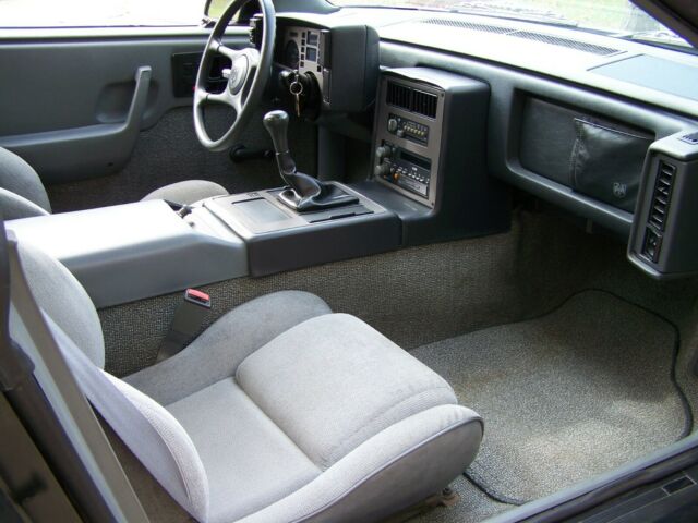 1986 Pontiac Fiero 2M4 - photo 3