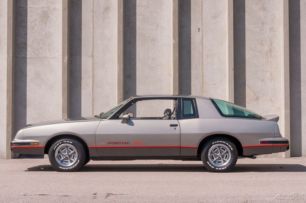 1986 Pontiac Grand Prix Grand Prix 2+2 Aeroback - photo 10
