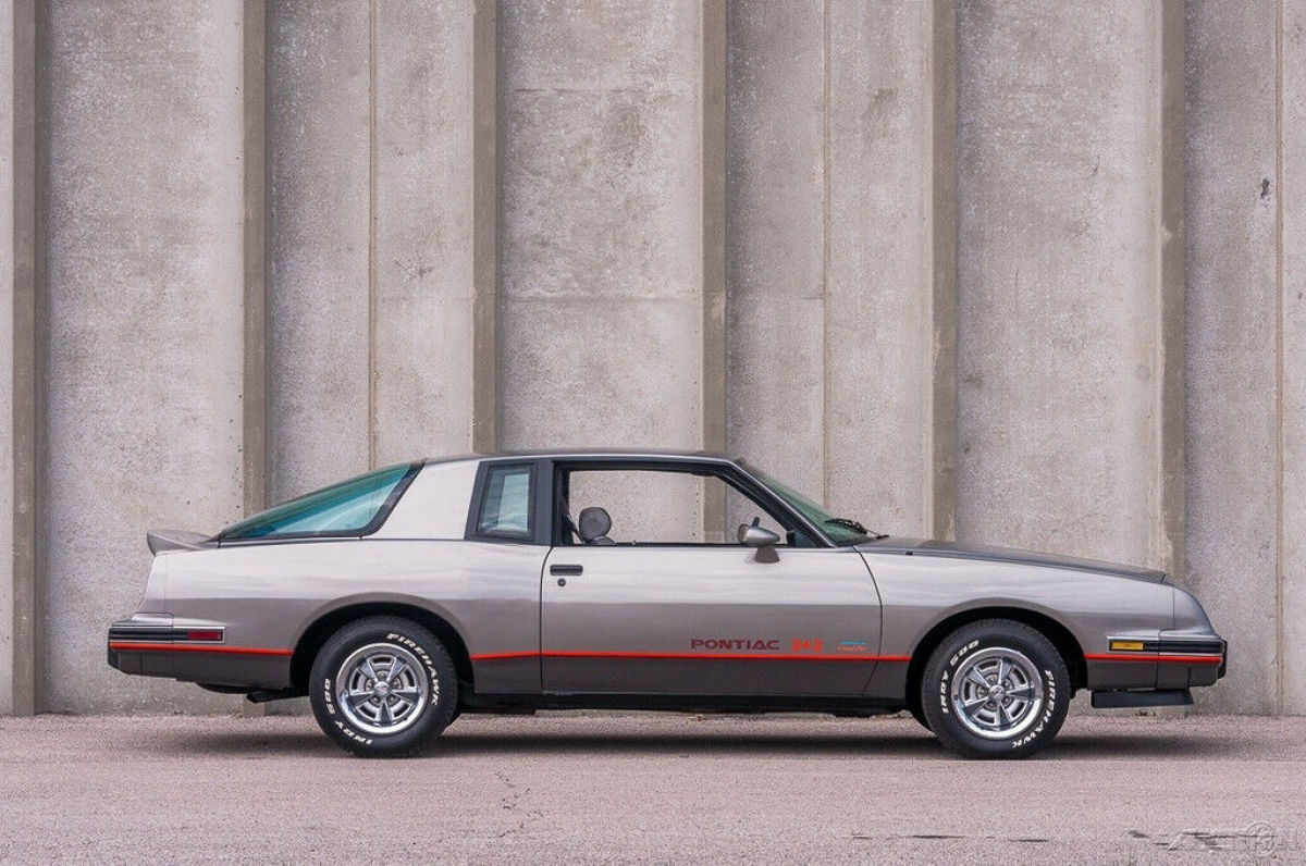 1986 Pontiac Grand Prix Grand Prix 2+2 Aeroback - photo 3