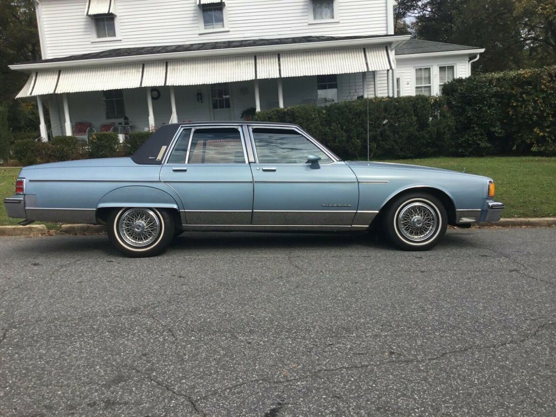 1986 Pontiac Parisienne Sedan 1986 Pontiac Bonneville Brougham