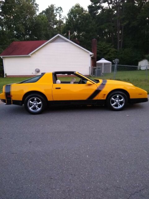 1986 Pontiac Trans Am 2 door - photo 7