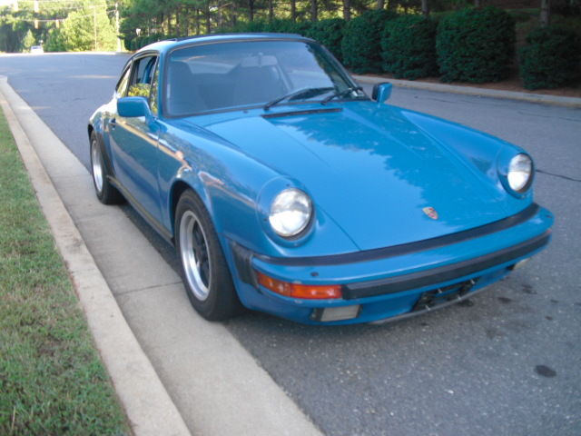 1986 Porsche 911 Carrera Coupe 2-Door 3.2L 1986 Porsche 911