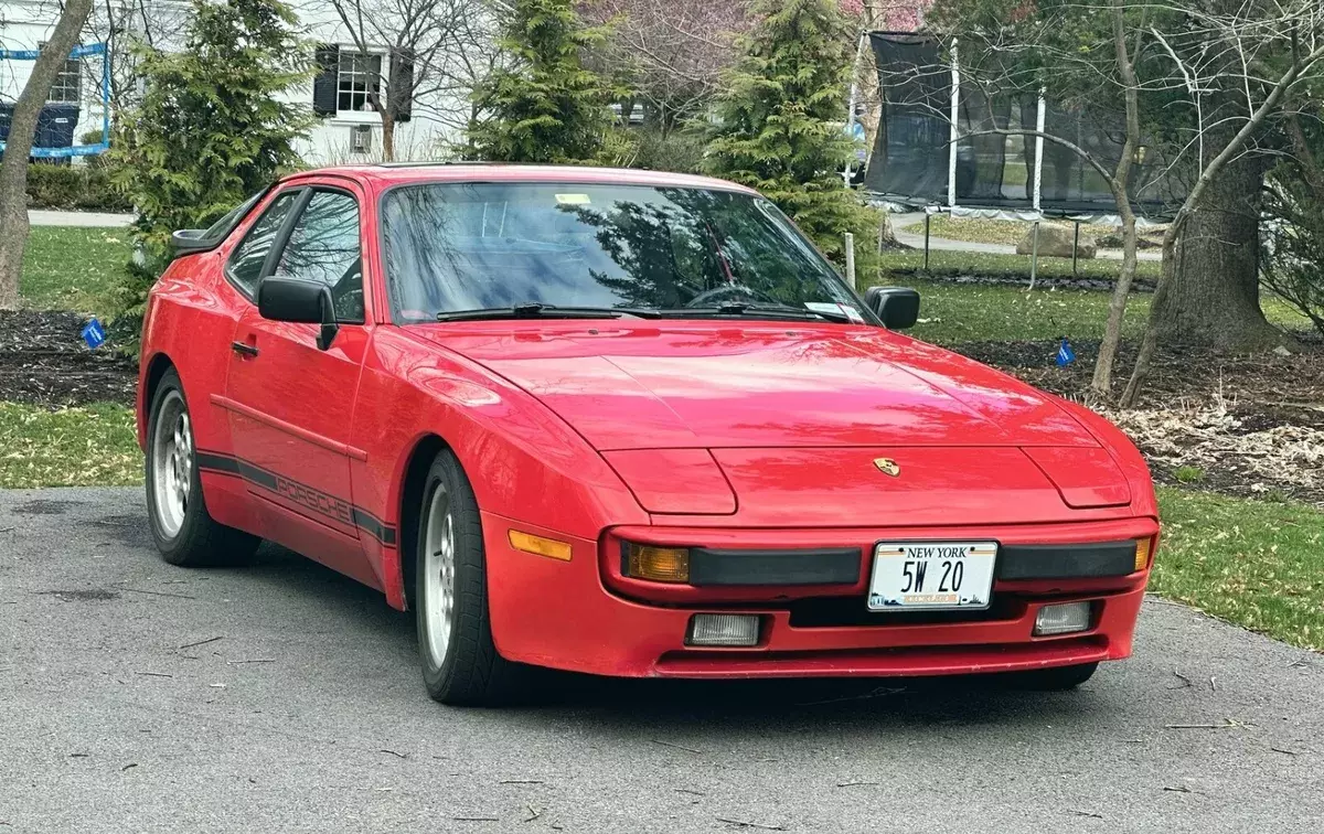 1986 Porsche 944. 5 Speed. Great Looking. 5 Speed. Two Roofs Included 1986 Porsche 944