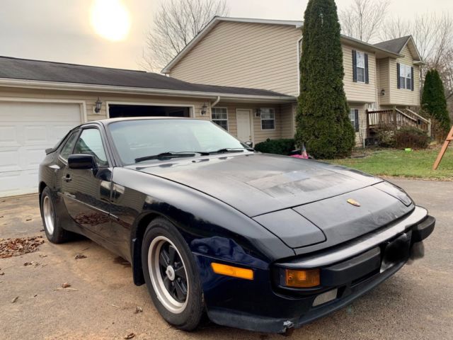 1986 porsche 944 base 2.5l automatic, black, 69,000 miles, removable hard top 1986 Porsche 944