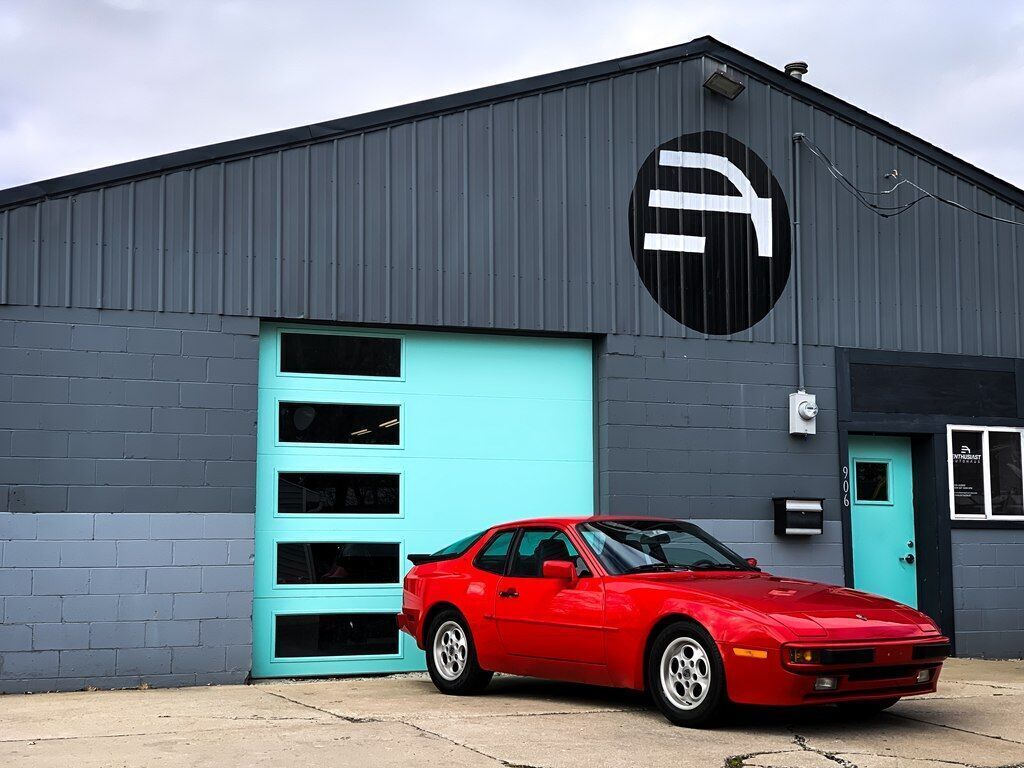 1986 Porsche 944 Base 2dr Hatchback 1986 Porsche 944 Base 2dr Hatchback