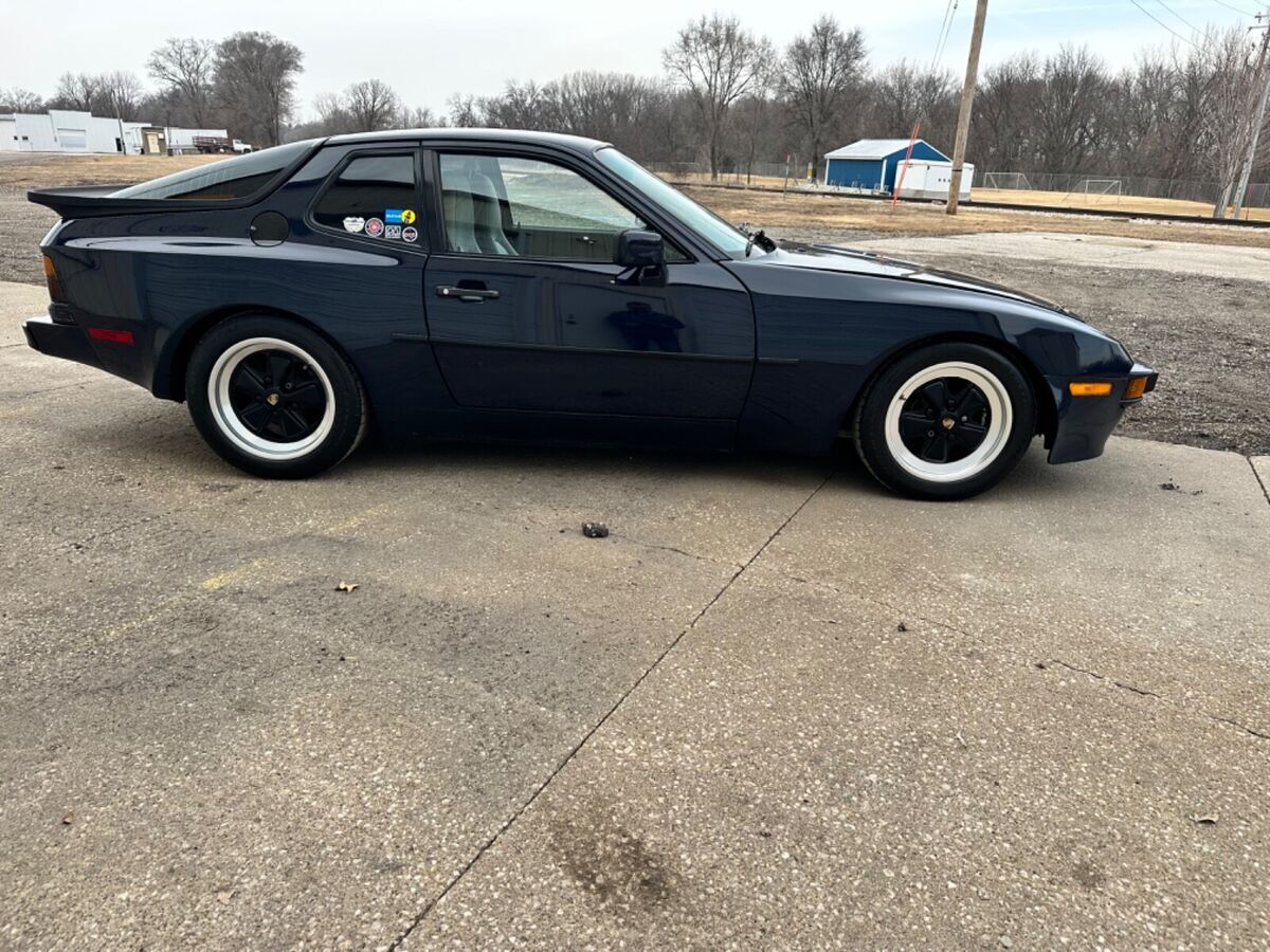 1986 Porsche 944 2dr Coupe 944 ls1 6 speed - photo 2