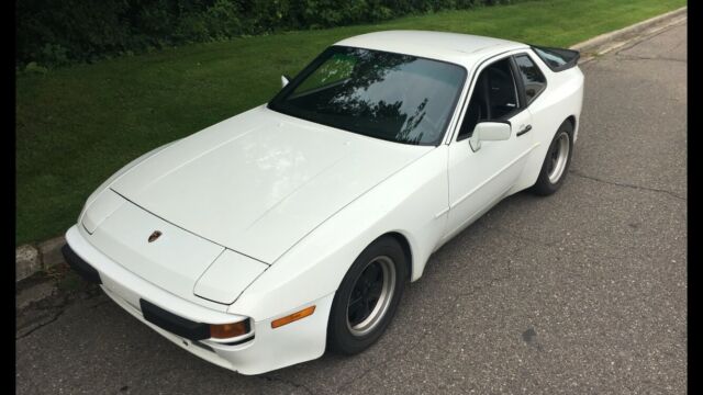 1986 PORSCHE 944 (SELLING WITHOUT FUCHS WHEELS CURRENTLY ON CAR) 1986 Porsche 944