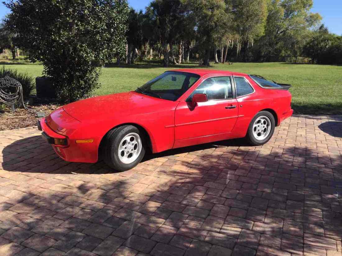 1986 Porsche 944 All power windows, sun roof, factory air all works.