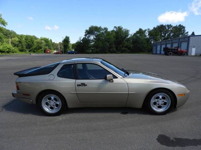 1986 Porsche 944 Turbo 2dr Hatchback - photo 6