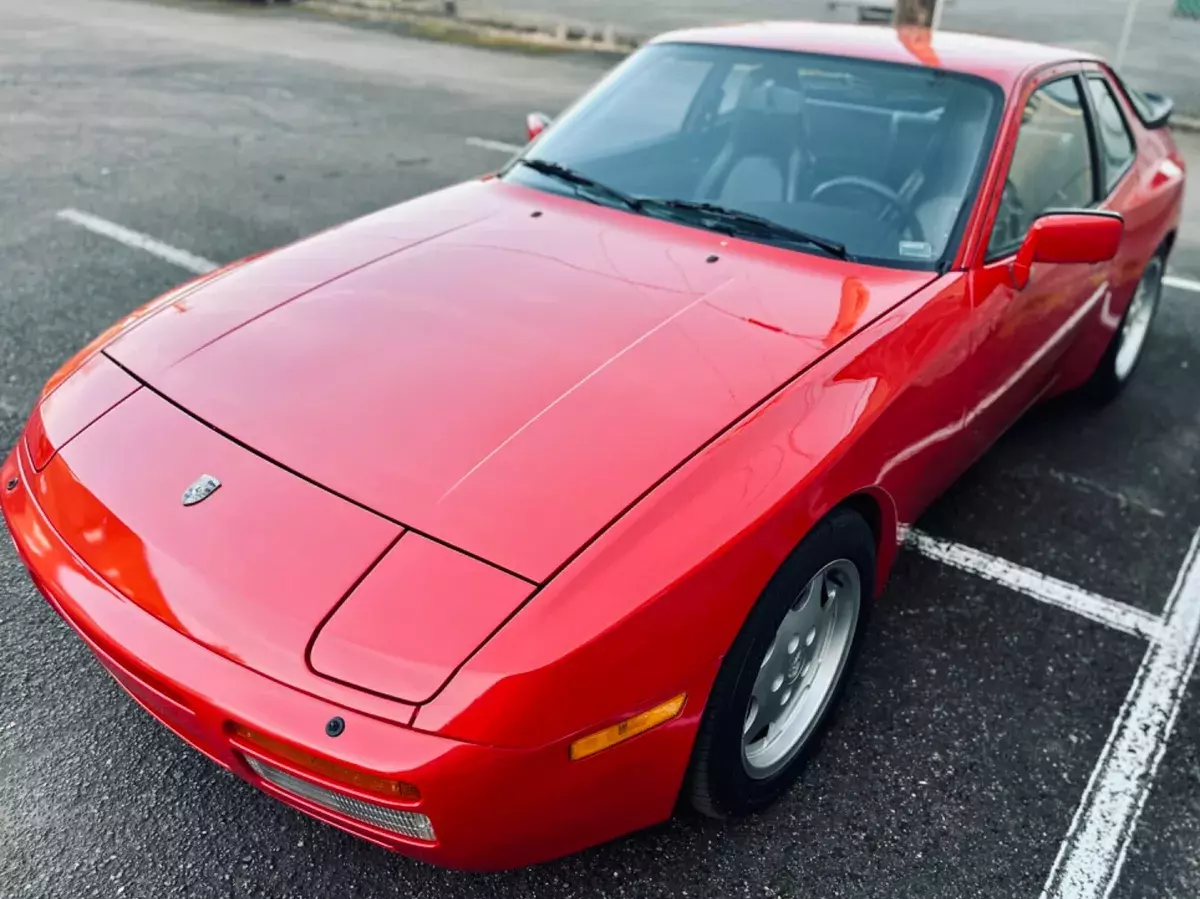 1986 PORSCHE 944 TURBO 951 BEAUTIFUL GUARDS RED OVER BLACK LOOK!!! 1986 Porsche 944