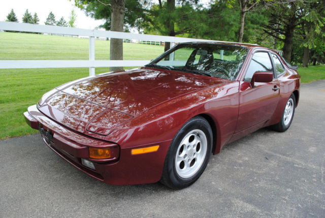 1986 PORSCHE 944/5SPD MANUAL!LOW MILES!WOW!LOOK!GETTING HARD TO FIND! 1986 Porsche 944 Base Coupe 2-Door