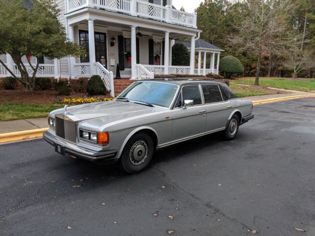 1986 Rolls-Royce Silver Spur - 6.7L - Silver with Black Top 1986 Rolls-Royce Silver Spirit/Spur/Dawn Plush Leather