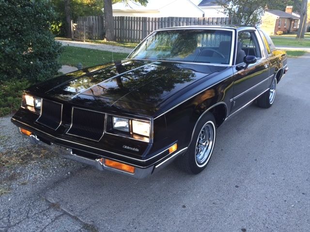 1986 SALON, ONLY 4868 ACTUAL MILES!!! 5.0 LITER, AUTO, BUCKETS, FACTORY BACK 1986 Oldsmobile Cutlass SALON, BUCKETS CONSOLE, WORKING AC