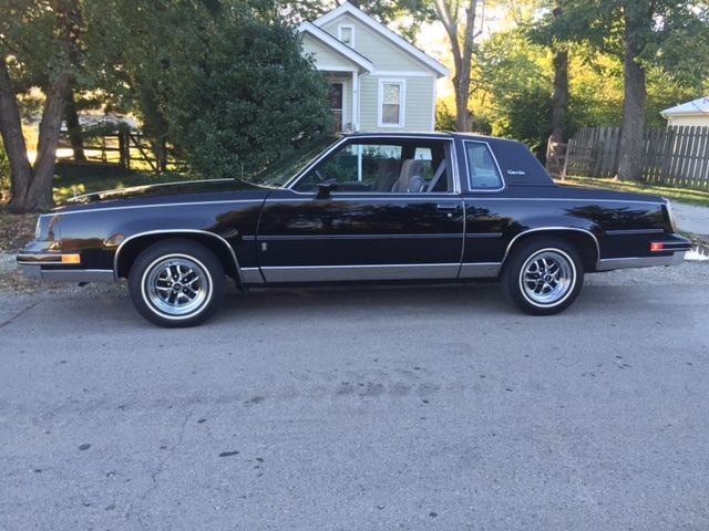 1986 Oldsmobile Cutlass SALON, BUCKETS CONSOLE, WORKING AC - photo 2