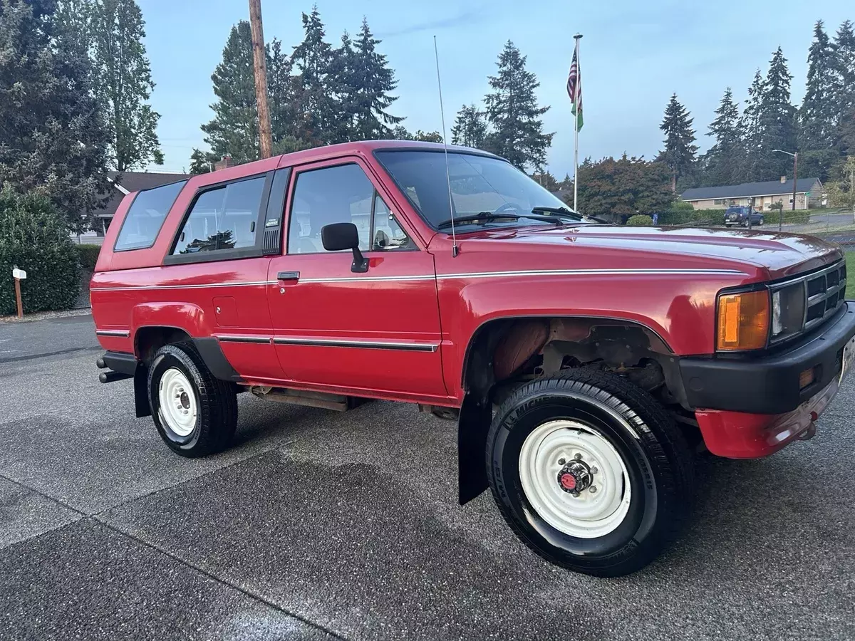 1986 Toyota 4Runner SUV Red RN60 rust free original paint No Reserve 1986 Toyota 4Runner RN60 4runner no reserve 22RE manual trans 5 speed