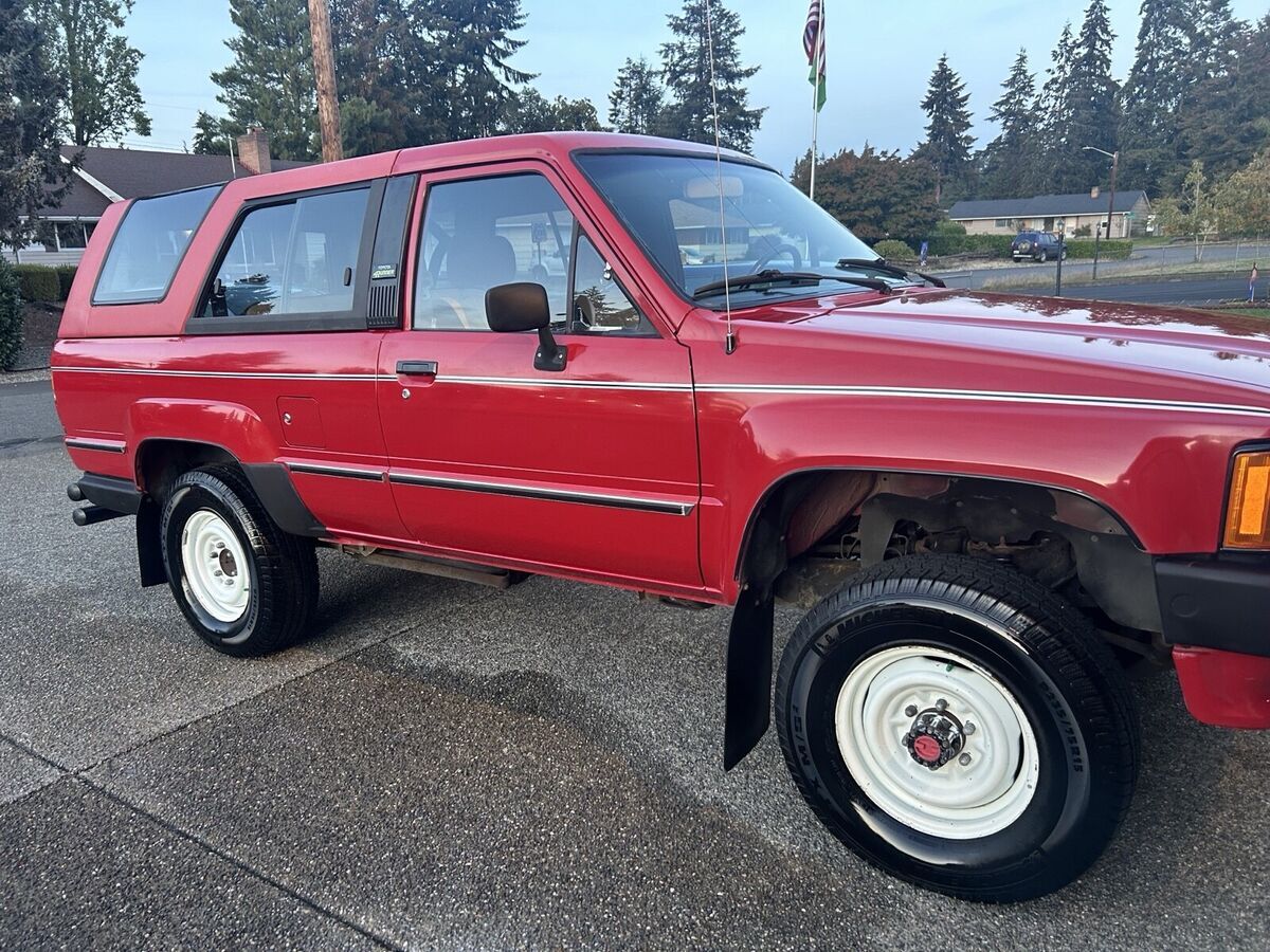 1986 Toyota 4Runner RN60 4runner no reserve 22RE manual trans 5 speed - photo 4