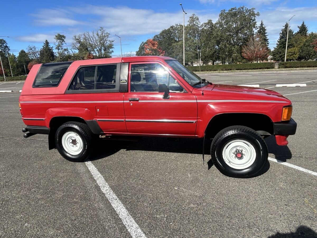 1986 Toyota 4Runner RN60 4runner no reserve 22RE manual trans 5 speed - photo 5