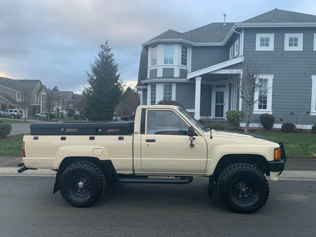 1986 Toyota 4WD Pickup ONE Family Owned SR5 Rust-Free WORLDWIDE NO RESERVE 1986 Toyota Pickup 4WD