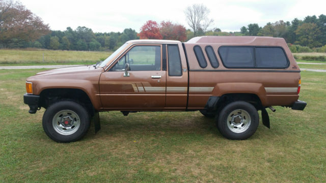 1986 Toyota DLX 4x4 ext cab pickup DLX - photo 2