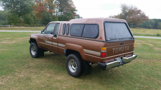 1986 Toyota DLX 4x4 ext cab pickup DLX - photo 3