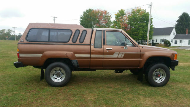 1986 Toyota DLX 4x4 ext cab pickup DLX - photo 6