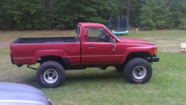 1986 Toyota 4x4 Lifted Pickup !!! No Reserve !!! ONE BID WINS !!! 1986 Toyota Pickup