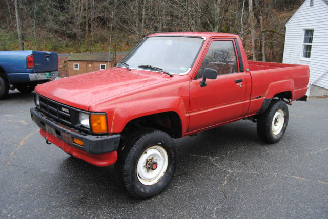1986 Toyota 4x4 Pickup Standard Cab Pickup 5-speed 2-Door 2.4L with factory AC 1986 Toyota Other Base Standard Cab Pickup 2-Door
