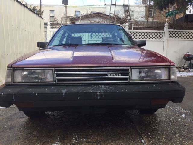 1986 Toyota Camry DLX Sedan 4-Door 2.0L 1986 Toyota Camry DLX Sedan 4-Door