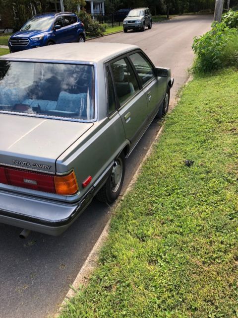 1986 Toyota Camry LE - photo 3