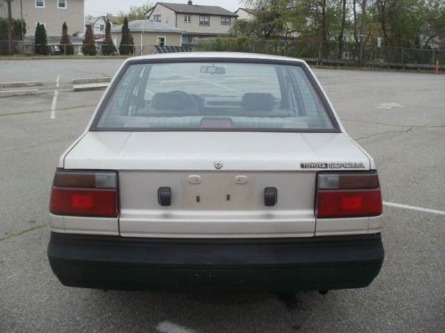 1986 Toyota Corolla Deluxe 4dr Sedan - photo 4