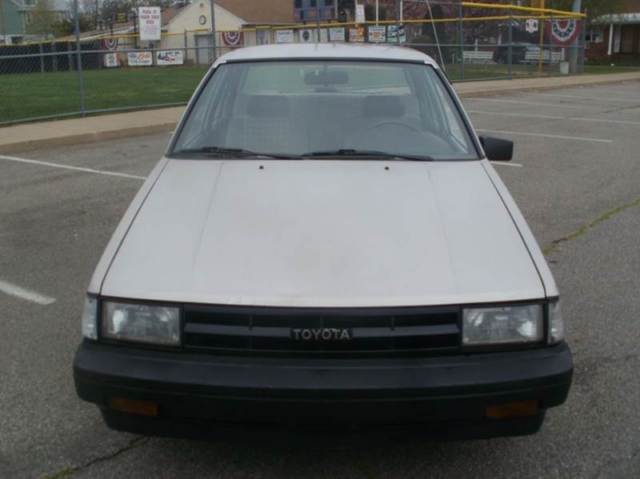 1986 Toyota Corolla Deluxe 4dr Sedan - photo 8