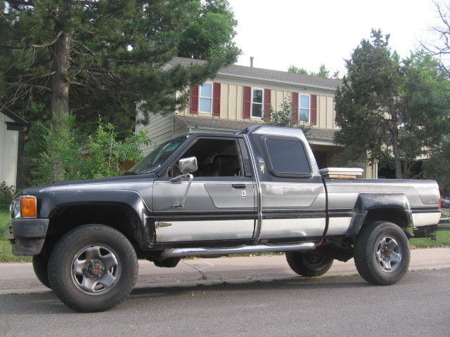 1986 Toyota Custom Cab Pickup Truck 4x4 - seats 5 people - vintage rare 4wd 22re 1986 Toyota Pickup