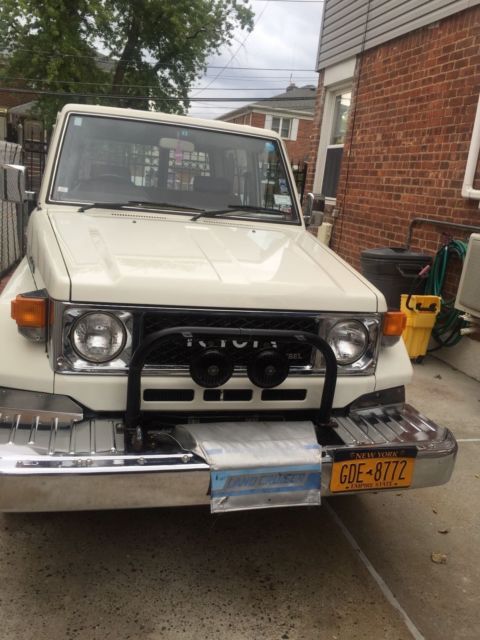 1986 TOYOTA LAND CRUISER DEFENDER 1986 Toyota Land Cruiser