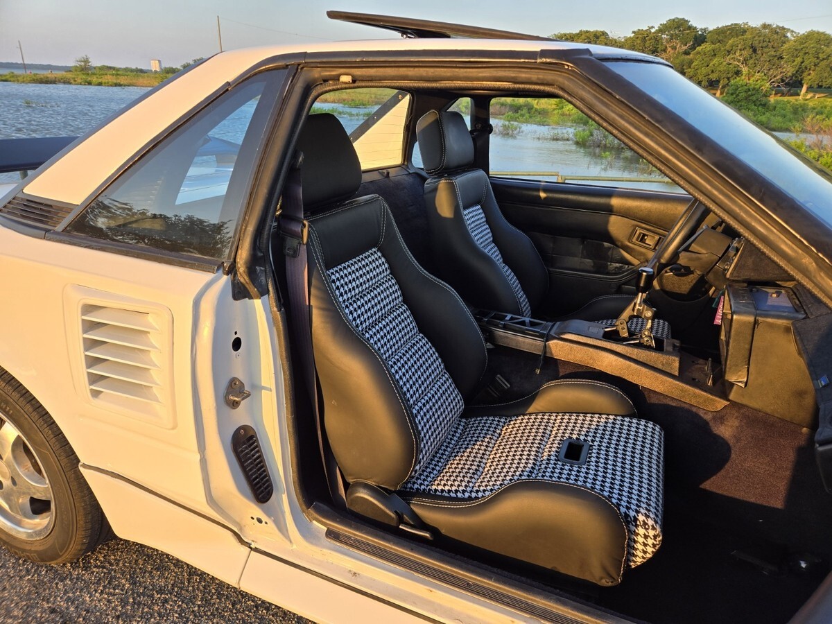 1986 Toyota MR2 - photo 11