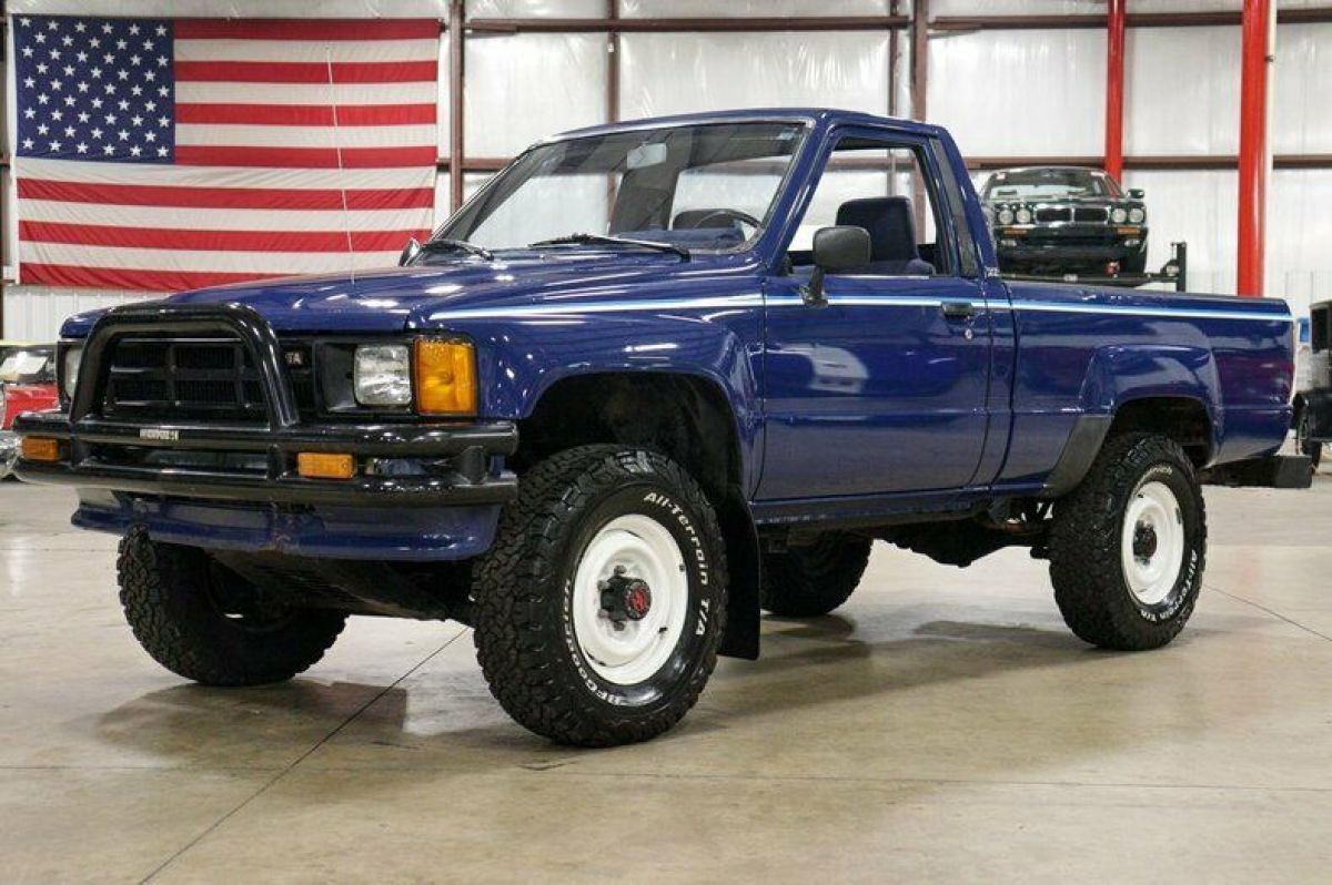 1986 Toyota Pickup 118573 Miles Blue Pickup Truck 2.4L l4 5-Speed Manual 1986 Toyota Pickup