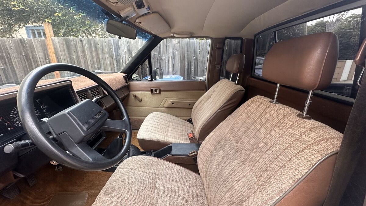 1986 Toyota 1/2 Ton Pickup - photo 11