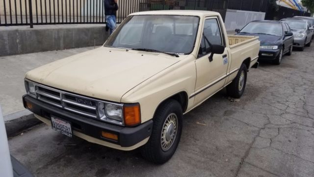 1986 Toyota Pickup Base Standard Cab