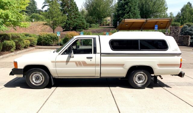 1986 Toyota Pickup 4cyl 22r with 38k Original Miles!!! 1986 Toyota Pickup Deluxe