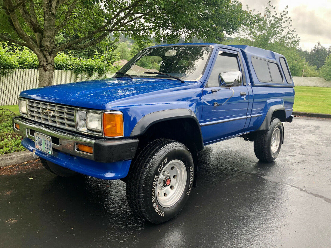 1986 TOYOTA PICKUP 4WD 22R 2.4L 1 OWNER!!!! ONLY 95,000 ORIGINAL MILES!!! WOW!!! 1986 Toyota Pickup BASE