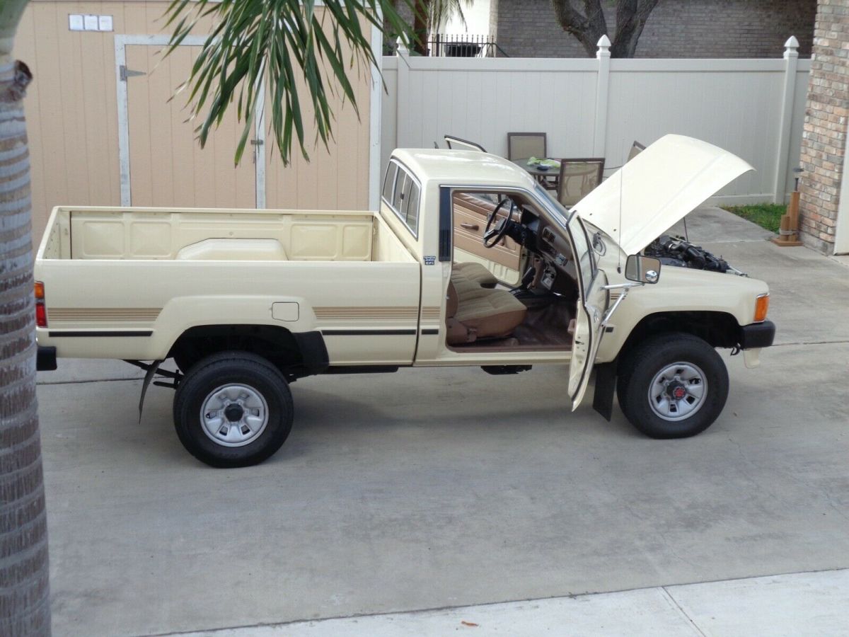 1986 Toyota Tacoma - photo 2