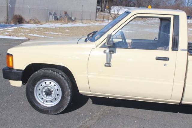 1986 Toyota Pickup Base 2dr Standard Cab LB - photo 6
