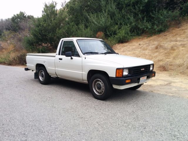 1986 Toyota Pickup Base Standard Cab Pickup 2-Door 2.2L 5sp 69k original 1986 Toyota Pickup Base Standard Cab Pickup 2-Door