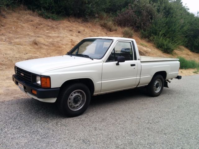 1986 Toyota Pickup Base Standard Cab Pickup 2-Door - photo 4